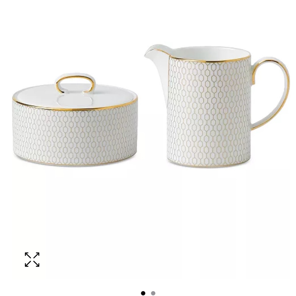 Wedgwood Gio Gold Cream and sugar set
“Arris” original name